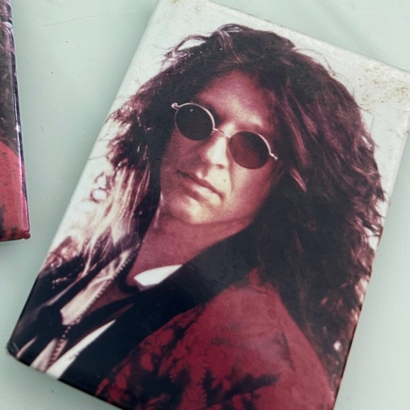 Howard Stern Magnets Two plus pin - Picture 6 of 7